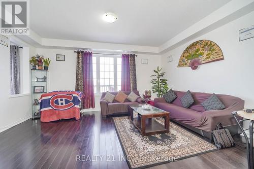 54 Tysonville Circle, Brampton, ON - Indoor Photo Showing Living Room