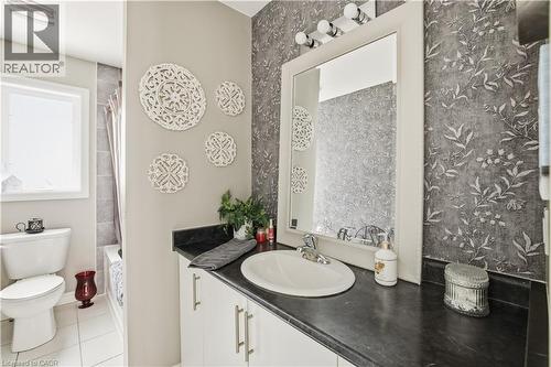 15 Irving Drive, Norwich, ON - Indoor Photo Showing Bathroom