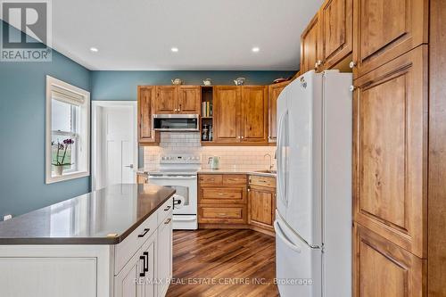 21575 Heritage Road, Thames Centre, ON - Indoor Photo Showing Kitchen