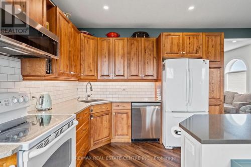 21575 Heritage Road, Thames Centre, ON - Indoor Photo Showing Kitchen