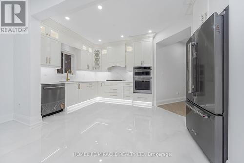 18 Dawes Road, Brampton, ON - Indoor Photo Showing Kitchen