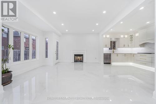 18 Dawes Road, Brampton, ON - Indoor Photo Showing Kitchen