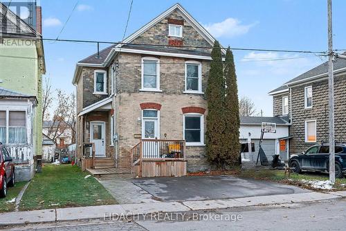 38 Winnifred Street N, Smiths Falls, ON - Outdoor With Facade
