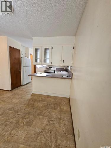 402 Mckercher Drive, Saskatoon, SK - Indoor Photo Showing Kitchen