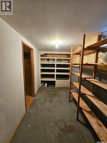 402 Mckercher Drive, Saskatoon, SK - Indoor