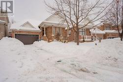 195 VAN SCOTT DRIVE  Brampton, ON L7A 1V2