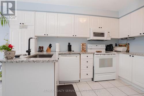 195 Van Scott Drive, Brampton, ON - Indoor Photo Showing Kitchen