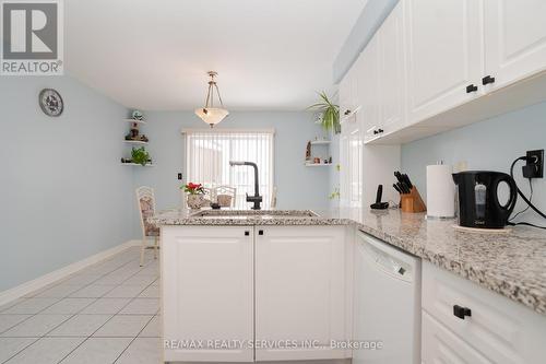 195 Van Scott Drive, Brampton, ON - Indoor Photo Showing Kitchen