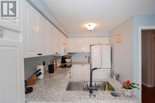 195 Van Scott Drive, Brampton, ON - Indoor Photo Showing Kitchen
