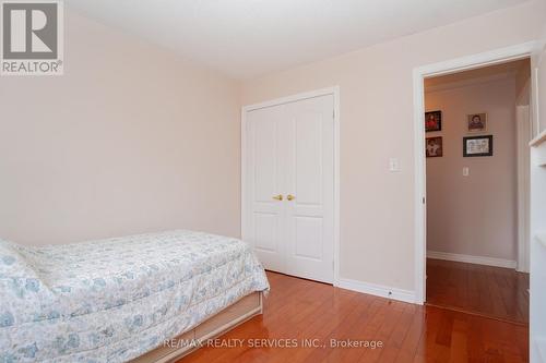 195 Van Scott Drive, Brampton, ON - Indoor Photo Showing Bedroom