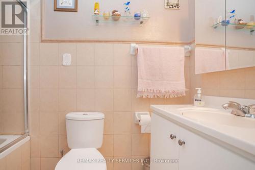 195 Van Scott Drive, Brampton, ON - Indoor Photo Showing Bathroom