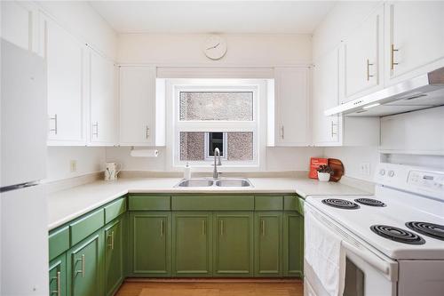 779 Goulding Street, Winnipeg, MB - Indoor Photo Showing Kitchen With Double Sink