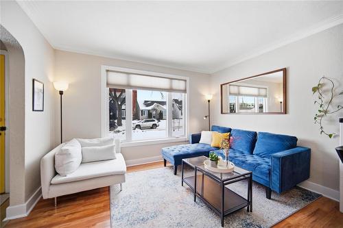 779 Goulding Street, Winnipeg, MB - Indoor Photo Showing Living Room