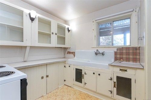 126 Ladysmith St, Victoria, BC 