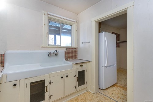 126 Ladysmith St, Victoria, BC 