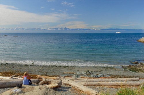 126 Ladysmith St, Victoria, BC 