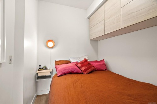 306-1301 Hillside Ave, Victoria, BC - Indoor Photo Showing Bedroom