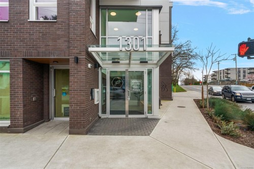 306-1301 Hillside Ave, Victoria, BC - Outdoor