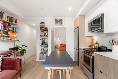 306-1301 Hillside Ave, Victoria, BC - Indoor Photo Showing Kitchen