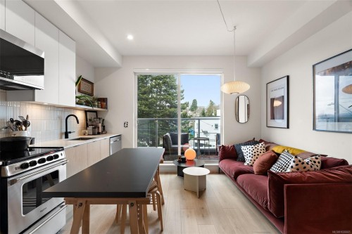 306-1301 Hillside Ave, Victoria, BC - Indoor