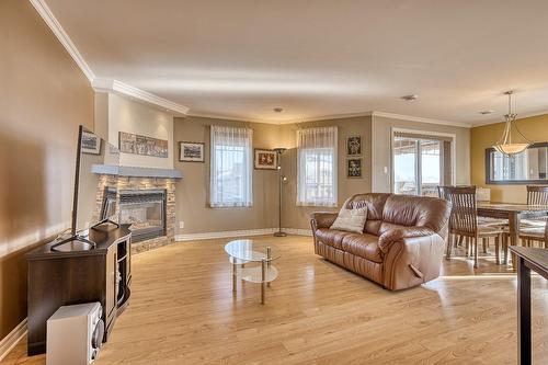 Salon - 401-58 Rue Louis-Jolliet, Saint-Jérôme, QC - Indoor Photo Showing Living Room With Fireplace
