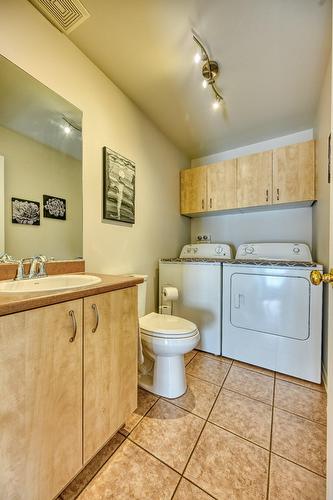 Salle d'eau - 1428 Rue Jean-Paul-Riopelle, Blainville, QC - Indoor Photo Showing Laundry Room