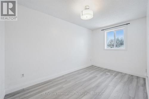 5 Troy Crescent, Guelph (Grange Road), ON - Indoor Photo Showing Other Room