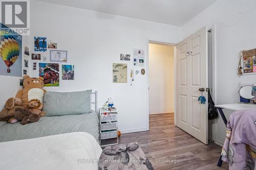 15 Fairview Boulevard, Guelph (Dovercliffe Park/Old University), ON - Indoor Photo Showing Bedroom
