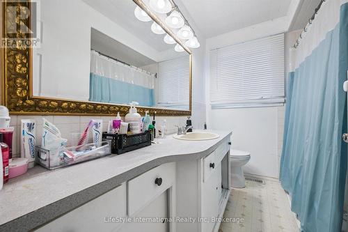 15 Fairview Boulevard, Guelph (Dovercliffe Park/Old University), ON - Indoor Photo Showing Bathroom