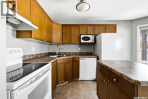 1027 Birchwood Place, Regina, SK - Indoor Photo Showing Kitchen