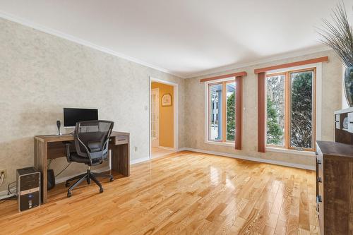 Boudoir - 1845 Rue Rigaud, Brossard, QC - Indoor