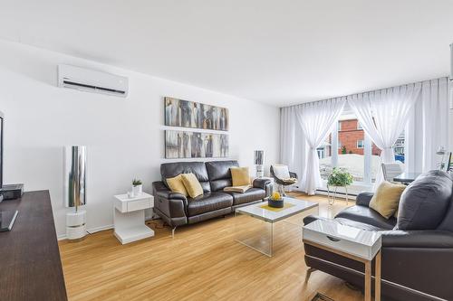 Salon - 1 Rue Lafrance E., Saint-Basile-Le-Grand, QC - Indoor Photo Showing Living Room