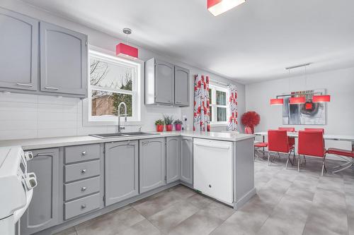 Cuisine - 1 Rue Lafrance E., Saint-Basile-Le-Grand, QC - Indoor Photo Showing Kitchen