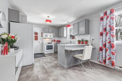 Cuisine - 1 Rue Lafrance E., Saint-Basile-Le-Grand, QC - Indoor Photo Showing Kitchen