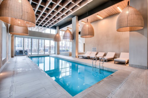 Piscine - 511-1288 Rue St-Antoine O., Montréal (Ville-Marie), QC - Indoor Photo Showing Other Room With In Ground Pool