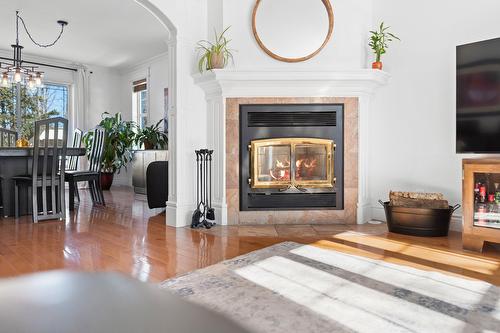 Salon - 9230 Av. Du Patrimoine-Mondial, Québec (Les Rivières), QC - Indoor Photo Showing Living Room With Fireplace