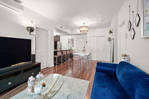 Salon - 113-4700 Boul. Henri-Bourassa O., Montréal (Saint-Laurent), QC - Indoor Photo Showing Living Room