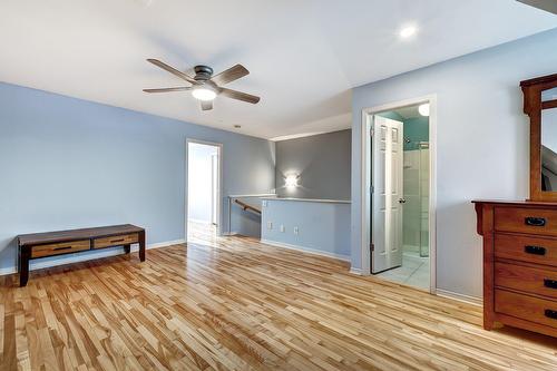 Salle familiale - 2686 Av. Ernest-Hemingway, Montréal (Saint-Laurent), QC 