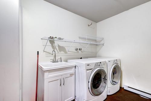 Salle de lavage - 2686 Av. Ernest-Hemingway, Montréal (Saint-Laurent), QC 