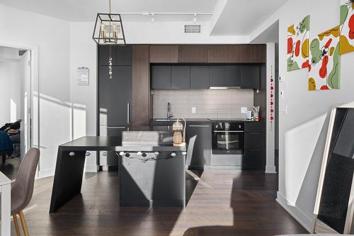 Cuisine - 2310-1288 Rue St-Antoine O., Montréal (Ville-Marie), QC - Indoor Photo Showing Kitchen With Upgraded Kitchen