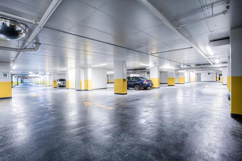 Garage - 2310-1288 Rue St-Antoine O., Montréal (Ville-Marie), QC - Indoor Photo Showing Garage