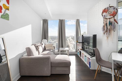 Salon - 2310-1288 Rue St-Antoine O., Montréal (Ville-Marie), QC - Indoor Photo Showing Living Room