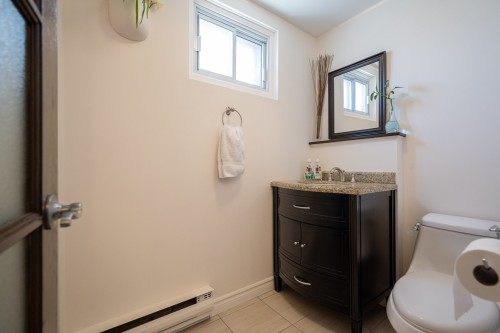 Powder room - 503 Rue De Callas, Laval (Chomedey), QC - Indoor Photo Showing Bathroom