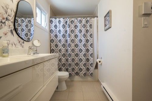 Bathroom - 503 Rue De Callas, Laval (Chomedey), QC - Indoor Photo Showing Bathroom