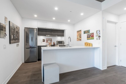 Cuisine - 240-10856 Rue Basile-Routhier, Montréal (Ahuntsic-Cartierville), QC - Indoor Photo Showing Kitchen With Upgraded Kitchen