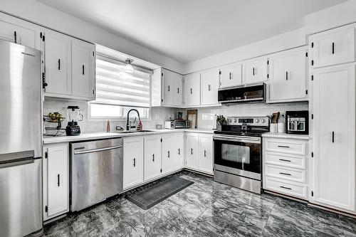 Kitchen - 90 Rue Audubon, Dollard-Des-Ormeaux, QC - Indoor Photo Showing Kitchen