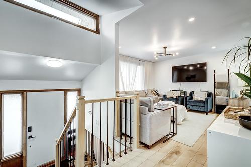 Living room - 90 Rue Audubon, Dollard-Des-Ormeaux, QC - Indoor