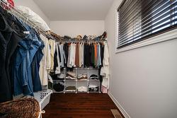 Walk-in closet - 