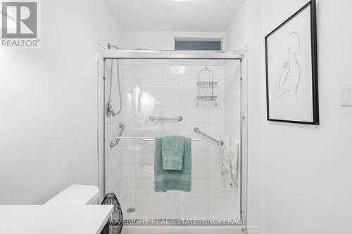 618 Lincoln Street, Welland (Lincoln/Crowland), ON - Indoor Photo Showing Bathroom