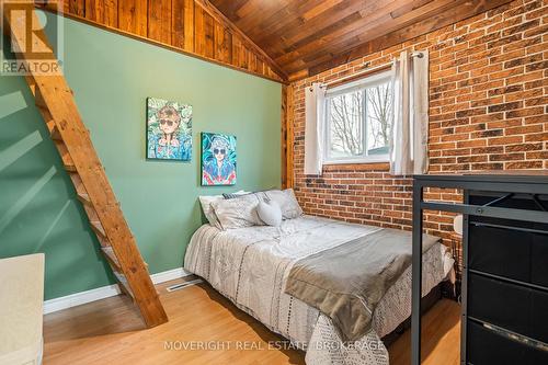 618 Lincoln Street, Welland (Lincoln/Crowland), ON - Indoor Photo Showing Bedroom